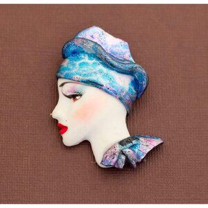 Vintage Bohemian Fashionista Lady Cameo Brooch - U18